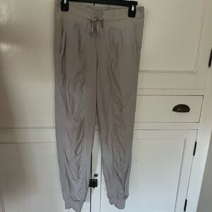 Women’s Lululemon Dance Studio Mid-Rise Jogger
Light grey
Size 6